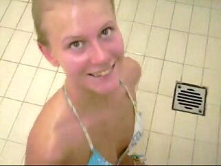  amateur Wife swimming pool orall-service blowjob